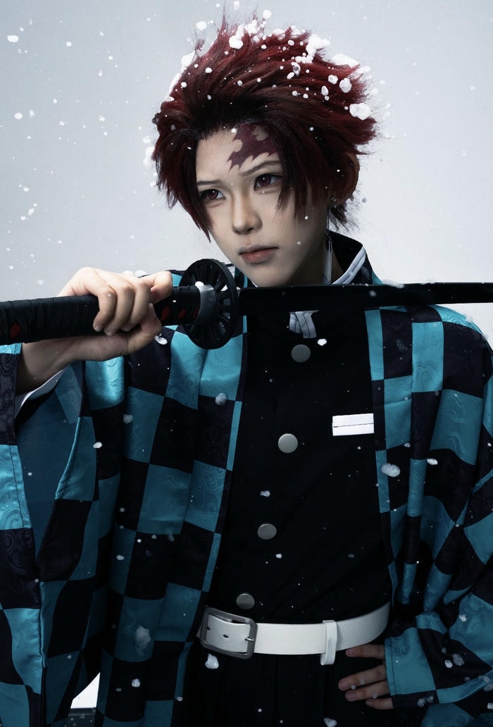 Hình ảnh tanjiro cosplay gợi cảm giác ấm áp