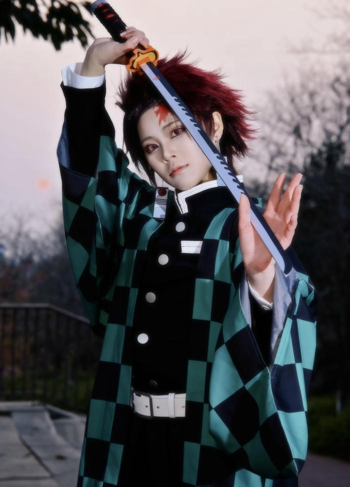 Hình ảnh tanjiro cosplay gợi cảm giác chân thành mạnh mẽ