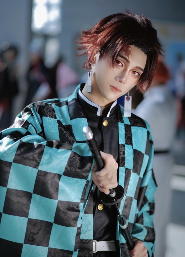 Hình ảnh tanjiro cosplay gợi hình tượng người anh trách nhiệm