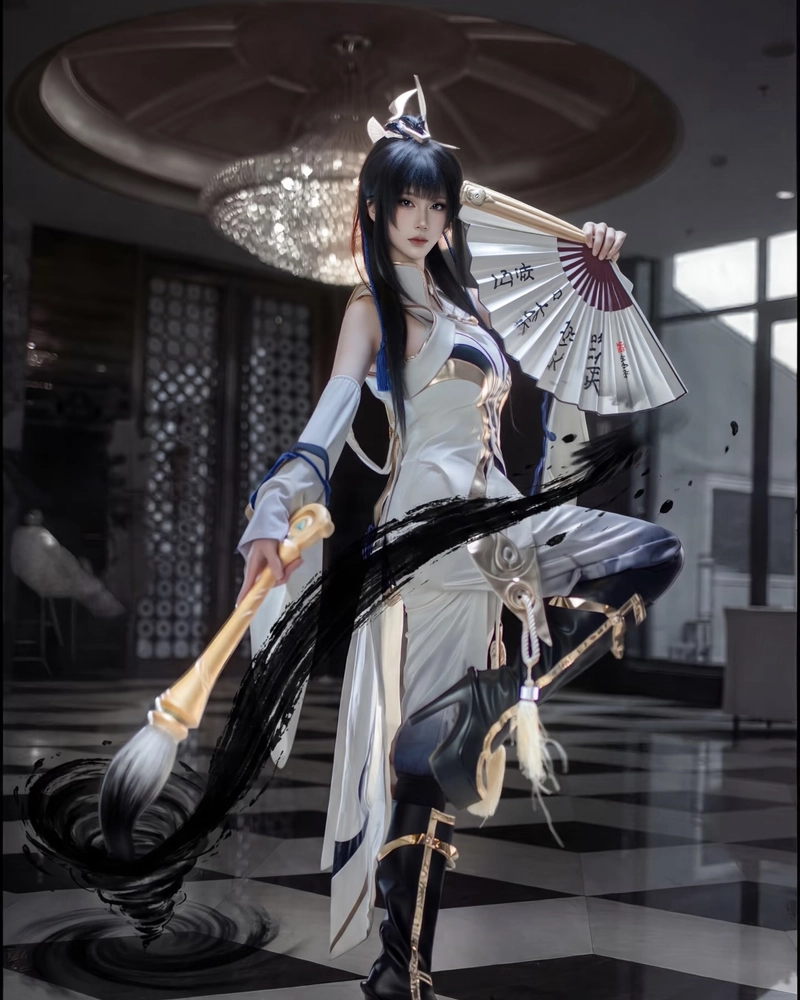 Hình cosplay Liên Quân ánh nhìn sắc bén đậm chất tướng game