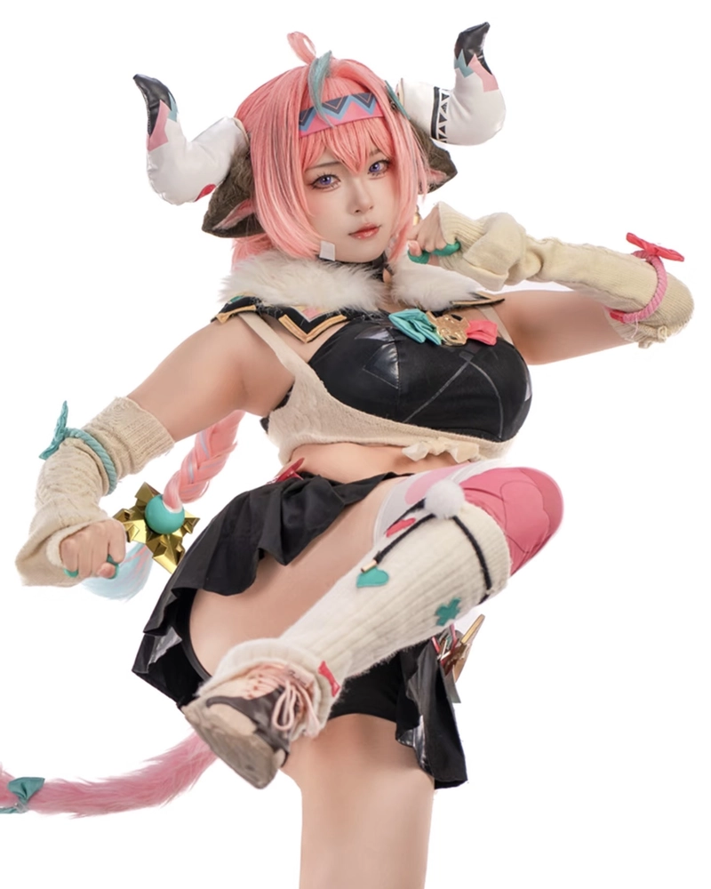 Hình cosplay bò sữa biểu cảm vui nhộn tạo cảm giác tích cực