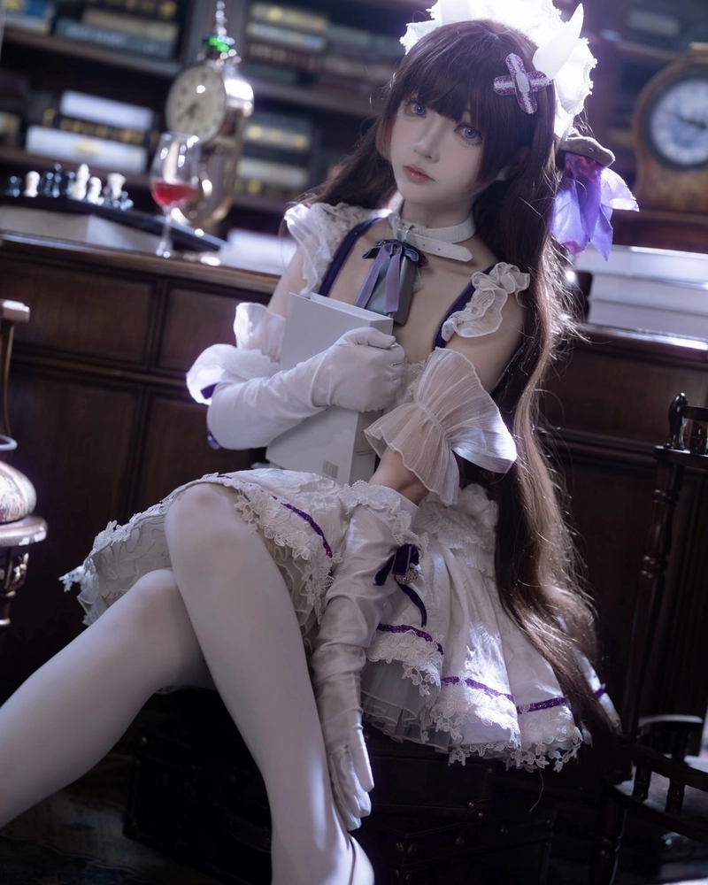 Hình cosplay bò sữa biểu cảm vui vẻ dễ thương sinh động