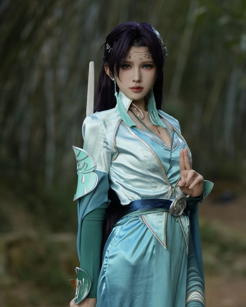 Hình cosplay cổ trang với gương mặt thanh tú rạng rỡ