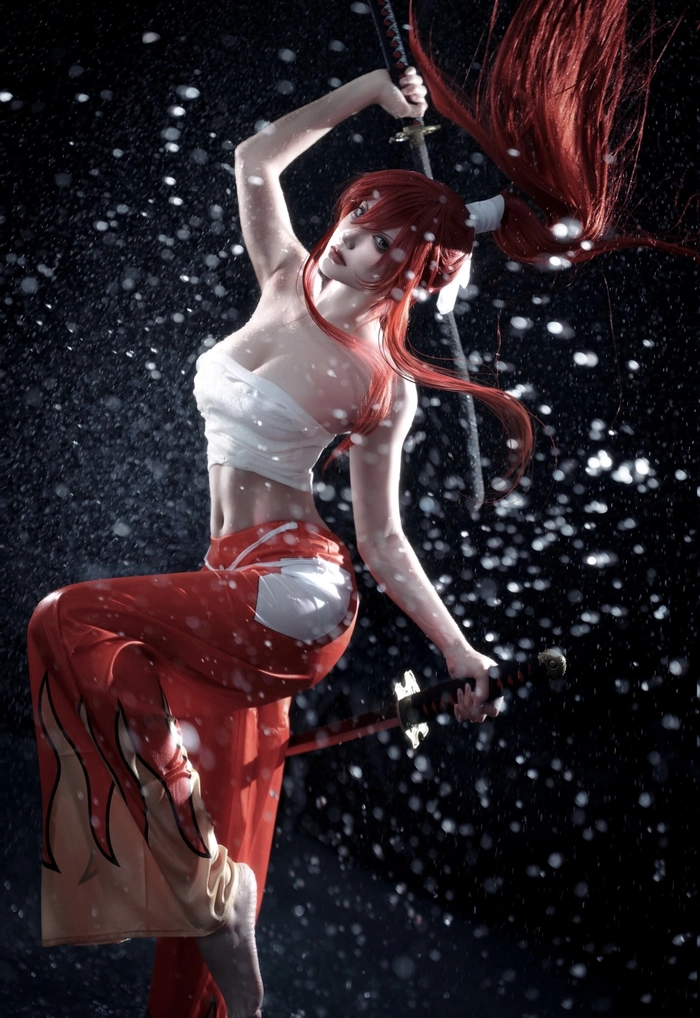 Hình cosplay erza chụp toàn thân rõ nét
