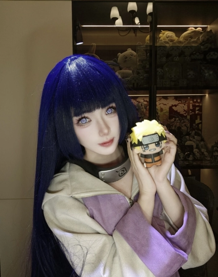 Hình cosplay hinata tạo dáng nhẹ nhàng dễ nhìn