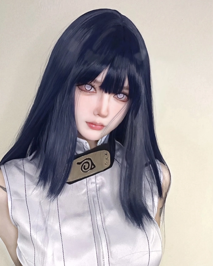 Hình cosplay hinata tạo dáng quen thuộc