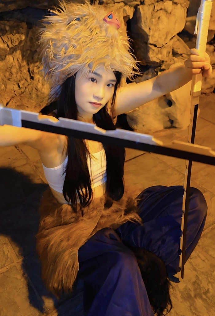 Hình cosplay kimetsu no yaiba tạo dáng tự nhiên