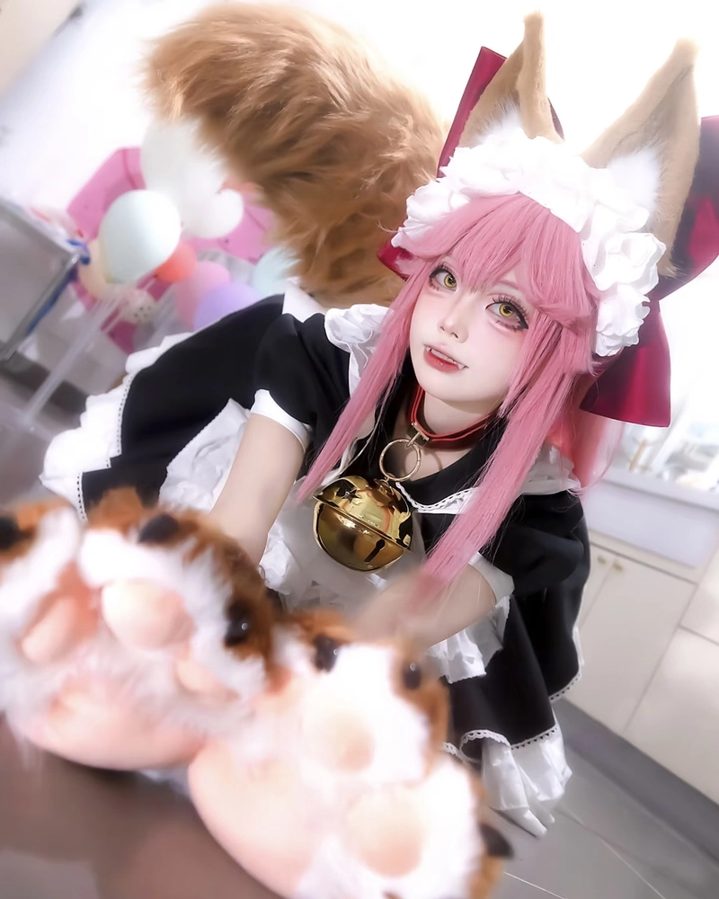 Hình cosplay mèo cute với biểu cảm tinh nghịch
