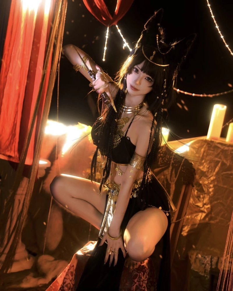 Hình cosplay mèo với ánh mắt long lanh dễ thương