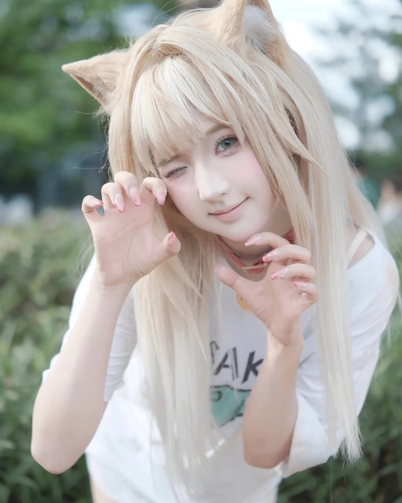 Hình cosplay mèo với vẻ ngoài tinh nghịch đáng yêu