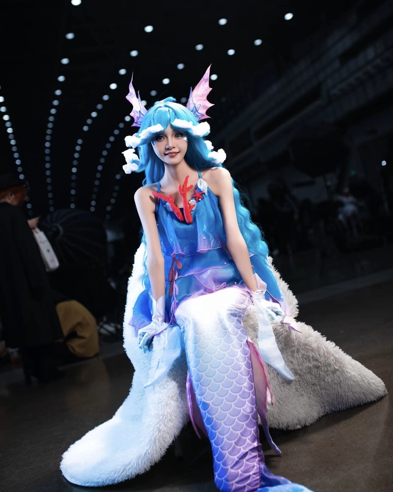 Hình cosplay nàng tiên cá biểu cảm nhẹ nhàng đầy cuốn hút