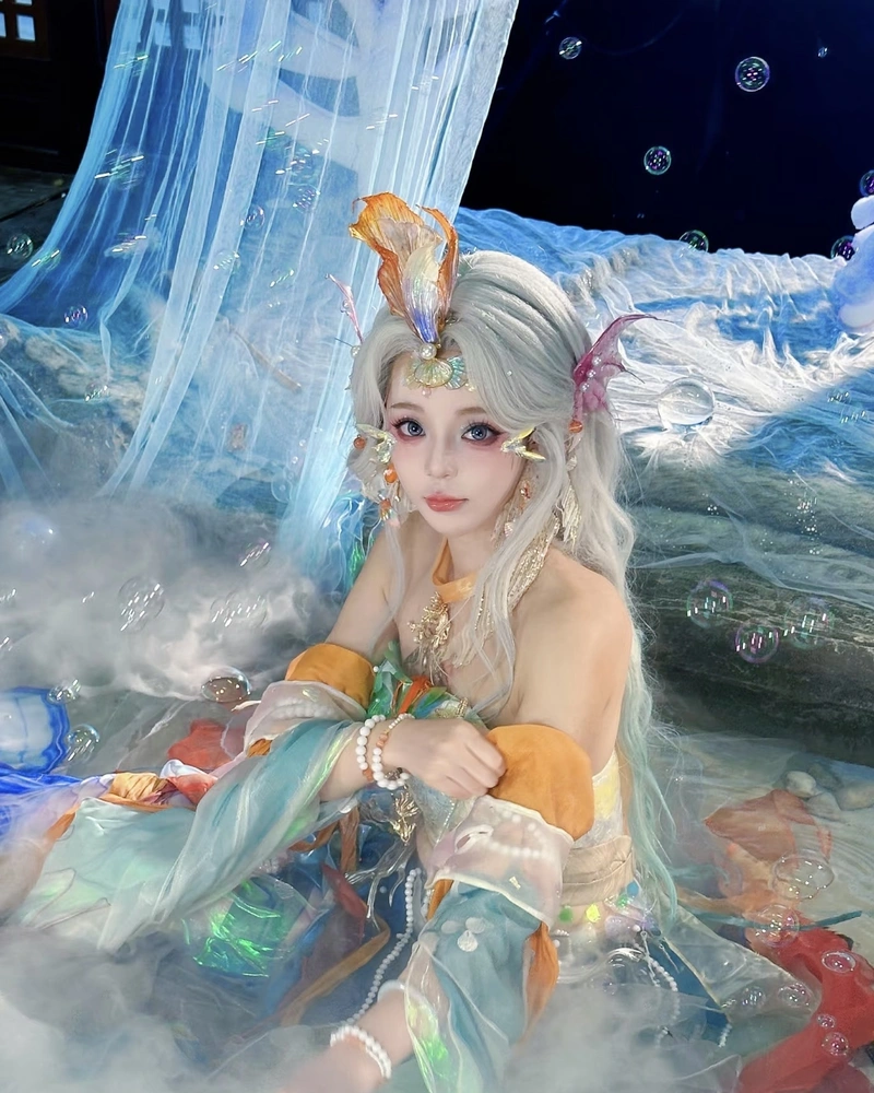Hình cosplay nàng tiên cá xinh xắn thần thái dịu dàng