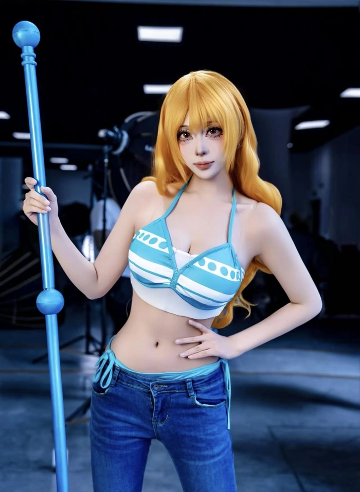 Hình cosplay one piece tạo dáng quen thuộc dễ nhìn