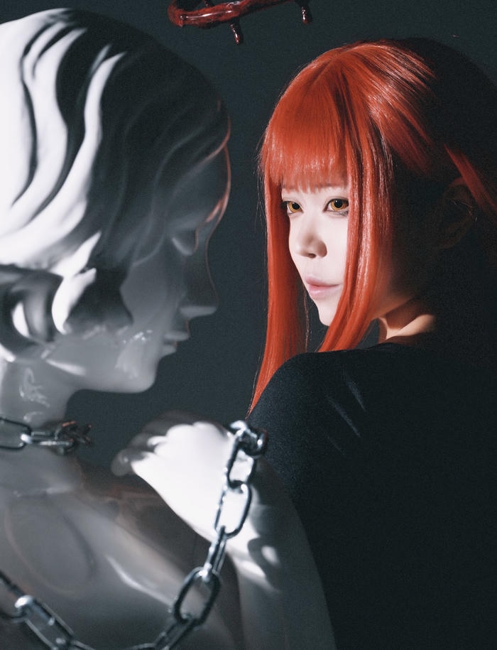 Hình makima cosplay với vẻ mặt trầm ổn