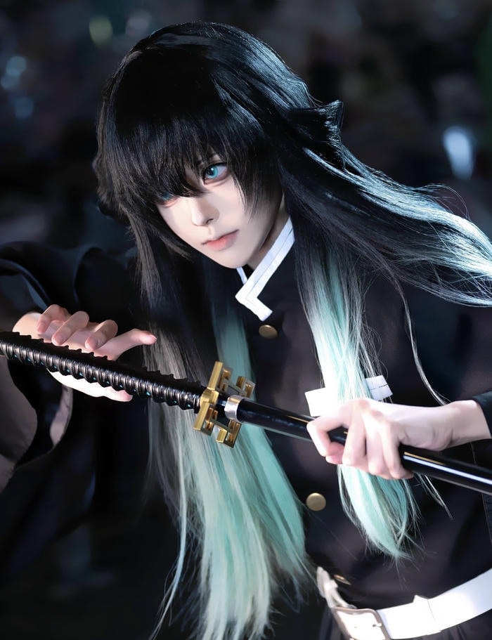 Hình muichiro cosplay thể hiện nét điềm nhiên kéo dài