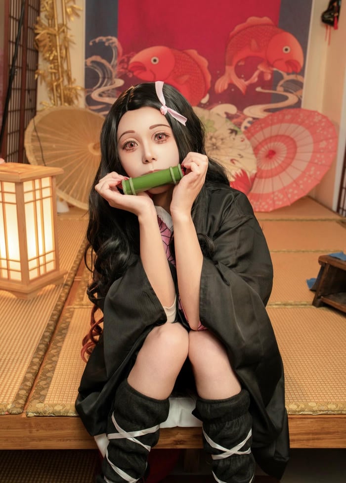 Hình nezuko cosplay cho thấy trạng thái hiền dịu