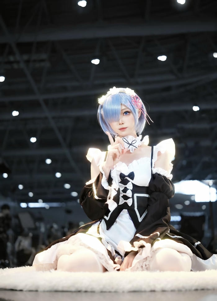 Hình rem cosplay gợi cảm giác hiền hòa
