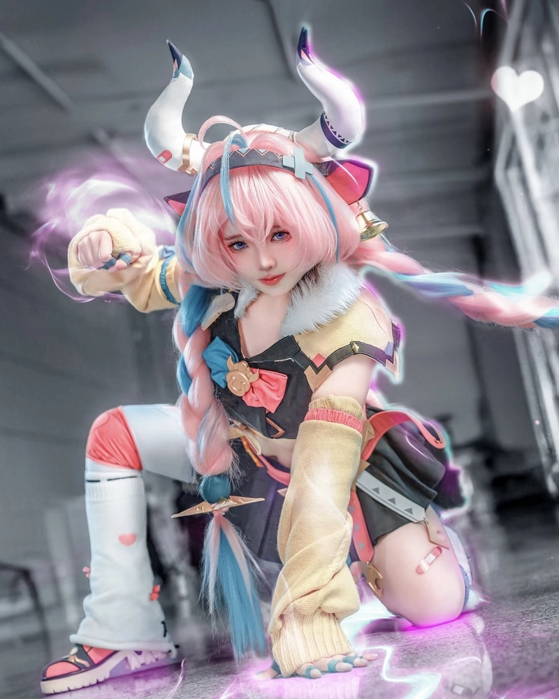 Người cosplay bò sữa ánh nhìn ngây thơ tạo thiện cảm