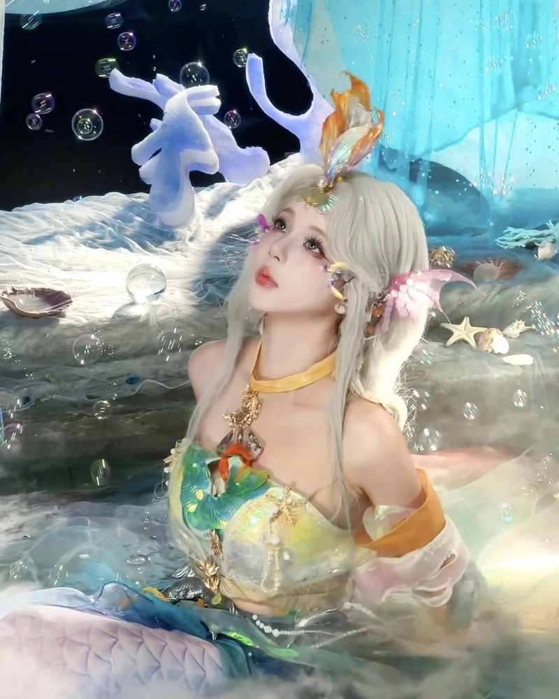 Người cosplay nàng tiên cá với vẻ đẹp huyền bí lôi cuốn