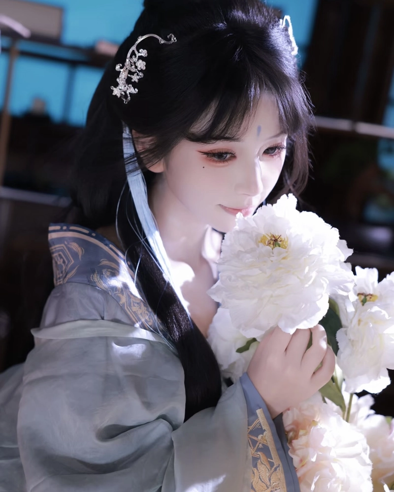 Người đẹp cosplay cổ trang với phong thái dịu dàng cuốn hút