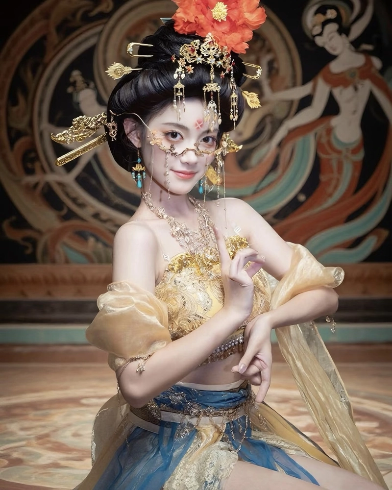 Người đẹp cosplay cổ trang với phong thái uyển chuyển mềm mại