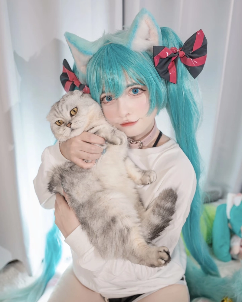 Người đẹp cosplay mèo với vẻ dễ thương cuốn hút