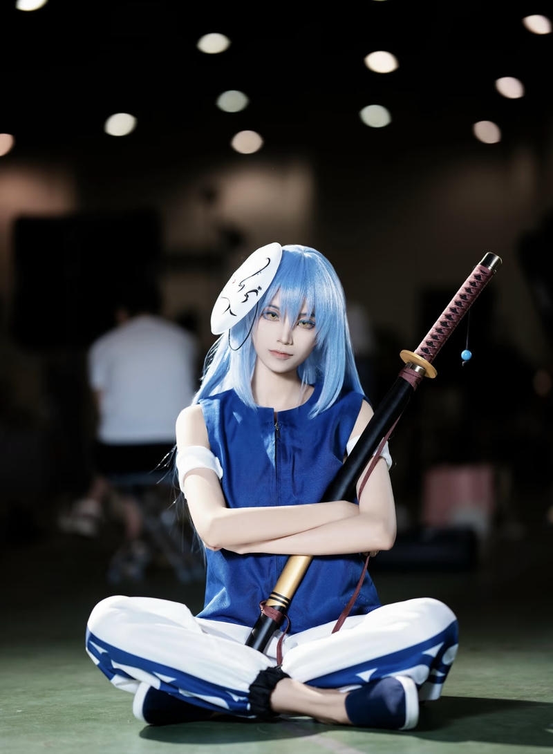 Nhân vật Rimuru cosplay với hình tượng năng động