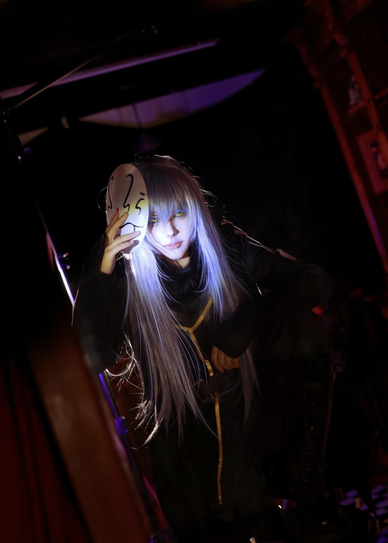 Nhân vật Rimuru cosplay với phong cách hiện đại