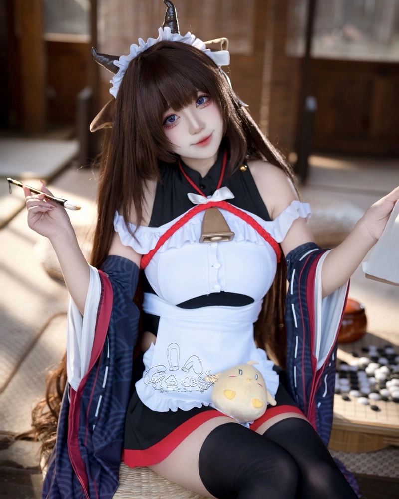 Nữ cosplay bò sữa xinh xắn với tai bò đáng yêu