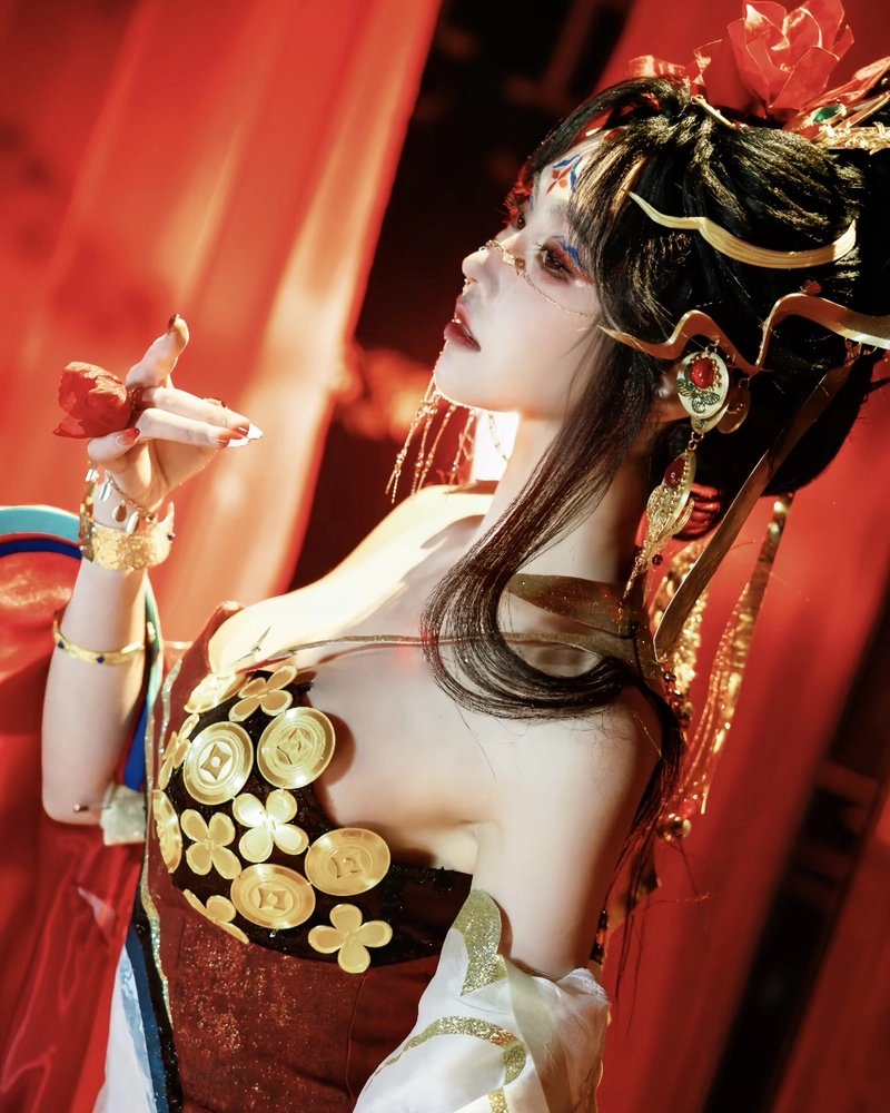 Nữ nhân cosplay cổ trang với vẻ đẹp thanh tú nhẹ nhàng