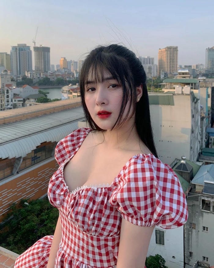 Quỳnh Alee bikini sexy gương mặt mê