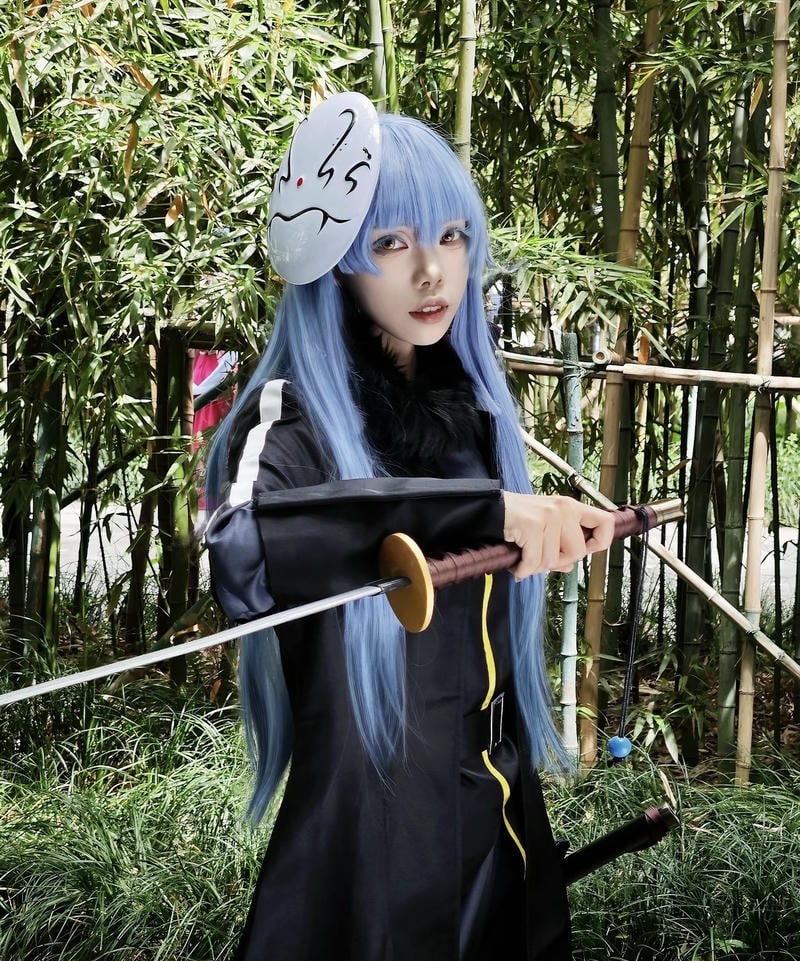 Rimuru cosplay dáng đứng linh hoạt cân bằng