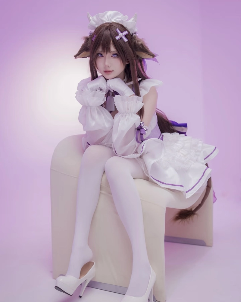 Thiếu nữ cosplay bò sữa biểu cảm đáng yêu cuốn hút nhẹ nhàng