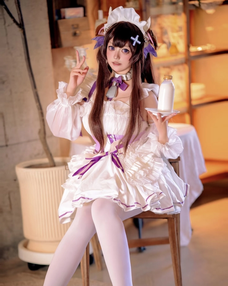 Thiếu nữ cosplay bò sữa ngoại hình xinh xắn đáng yêu nổi bật