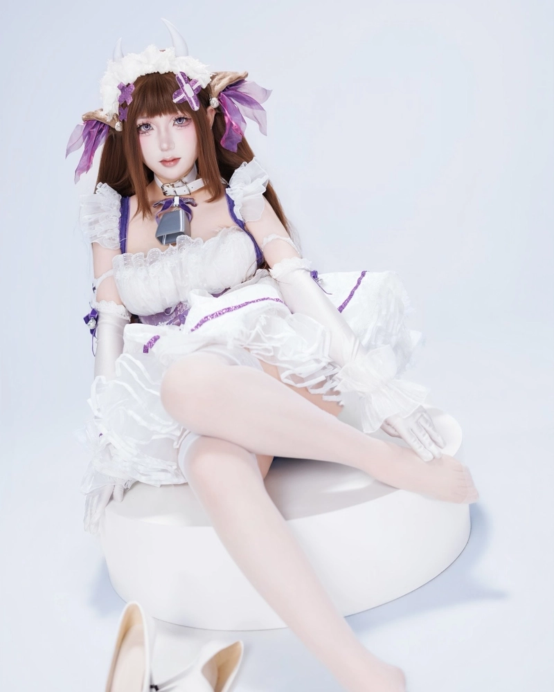Thiếu nữ cosplay bò sữa vẻ ngoài nhẹ nhàng đáng yêu