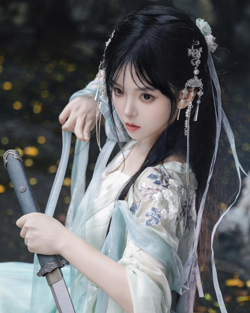 Thiếu nữ cosplay cổ trang với vẻ đẹp nhẹ nhàng thanh thoát