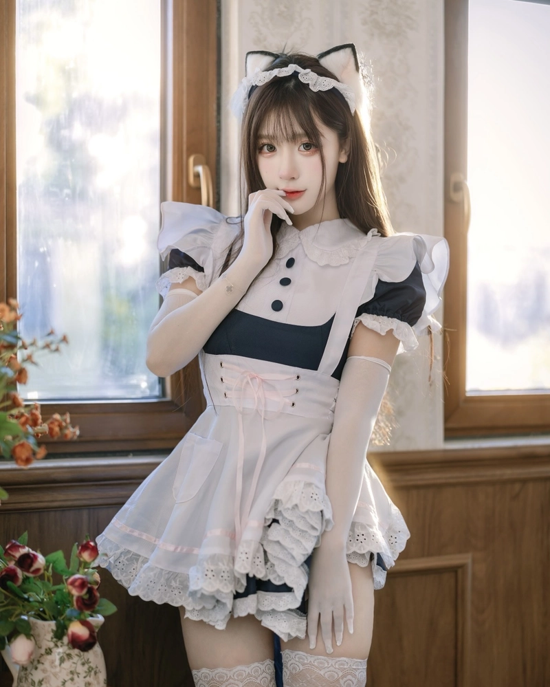 Thiếu nữ cosplay mèo với vẻ đẹp đáng yêu nhẹ nhàng