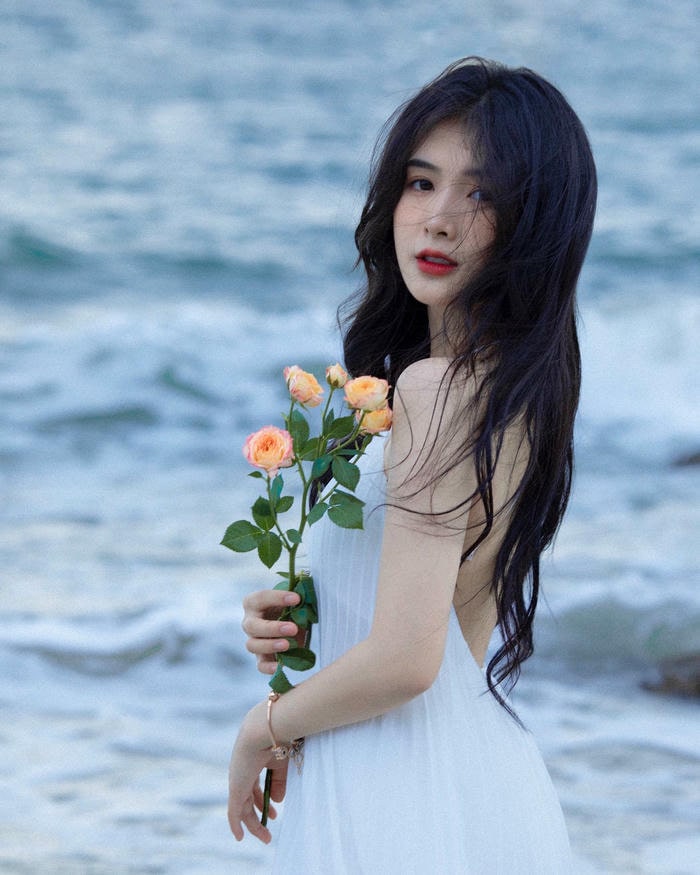 ảnh Quỳnh Alee bikini sexy bãi biển villa