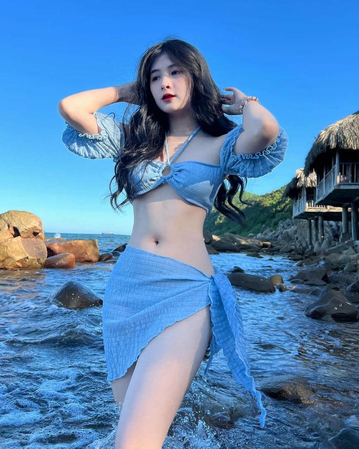 ảnh Quỳnh Alee bikini sexy cận cảnh
