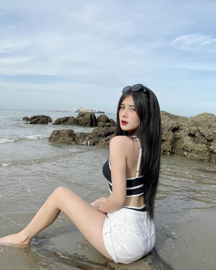 ảnh Quỳnh Alee bikini sexy vóc dáng chuẩn đẹp