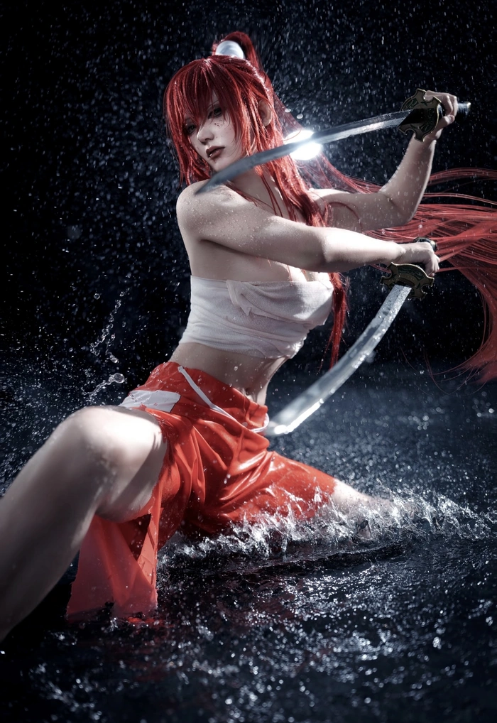 ảnh cosplay erza với trang phục dễ nhận ra