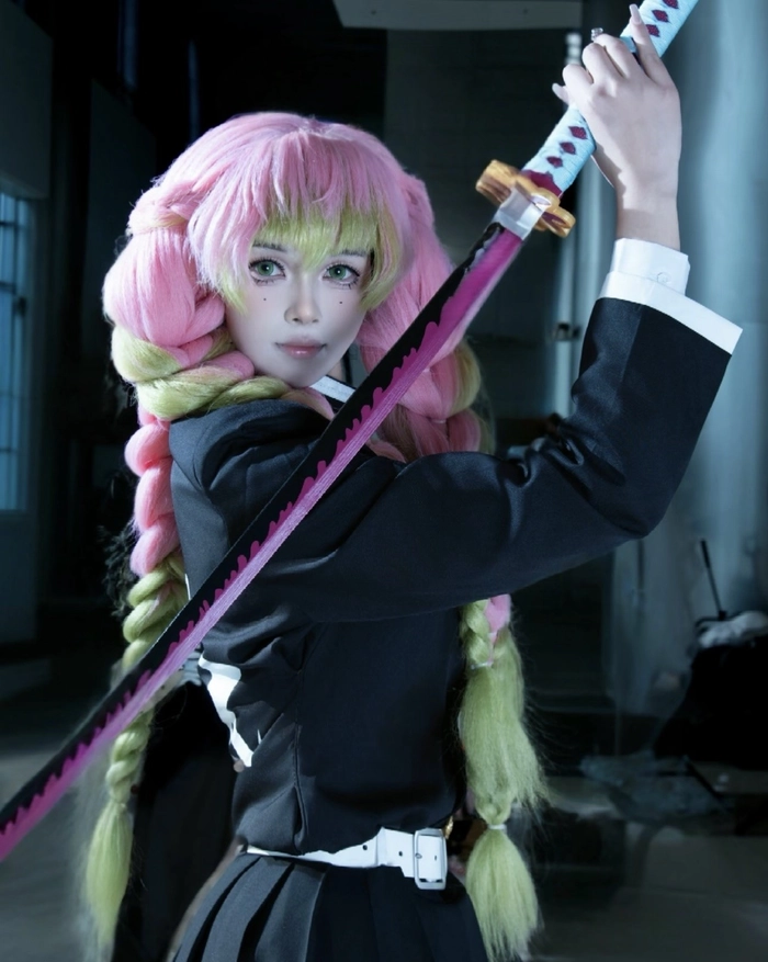 ảnh cosplay kimetsu no yaiba với trang phục rõ ràng