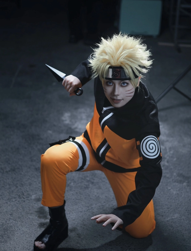ảnh cosplay naruto trong không gian đơn giản