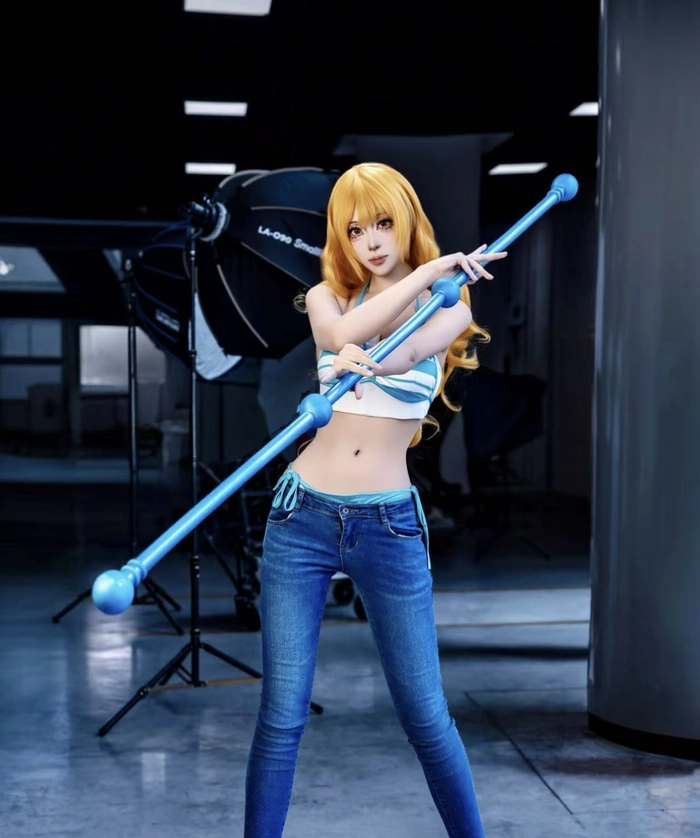 ảnh cosplay one piece với ánh sáng tự nhiên rõ