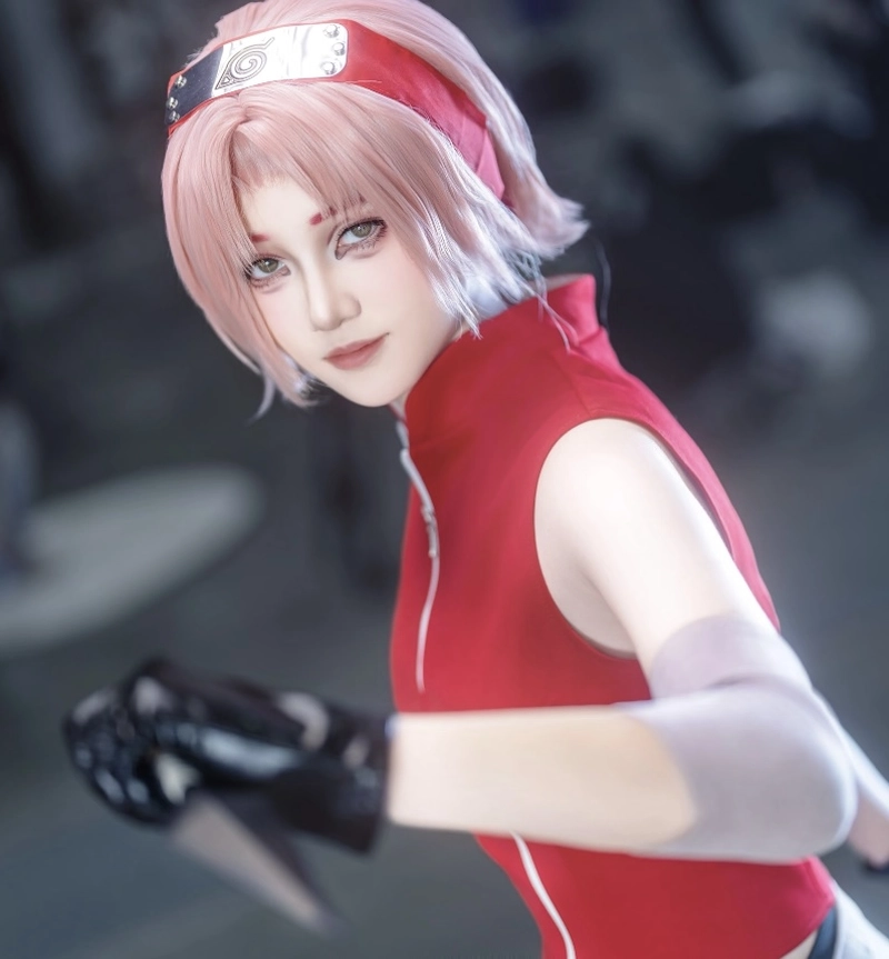 cosplay sakura với biểu cảm dễ thương