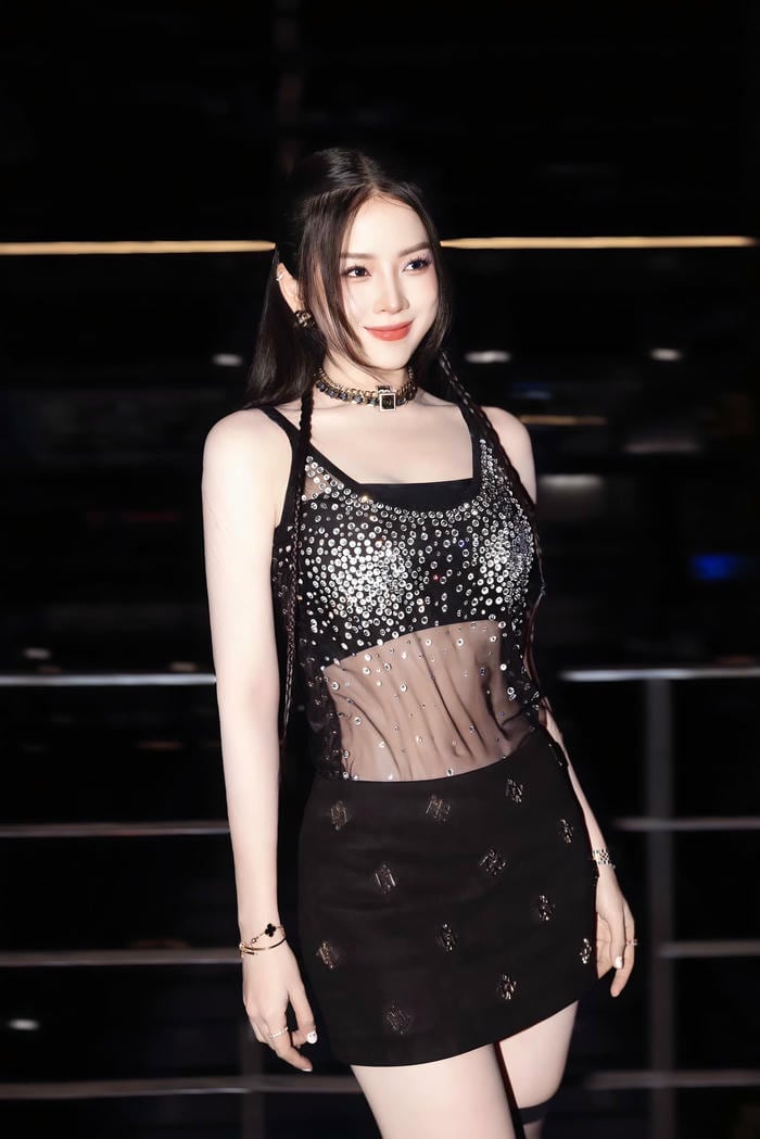 dj mie sexy ánh mắt thu hút