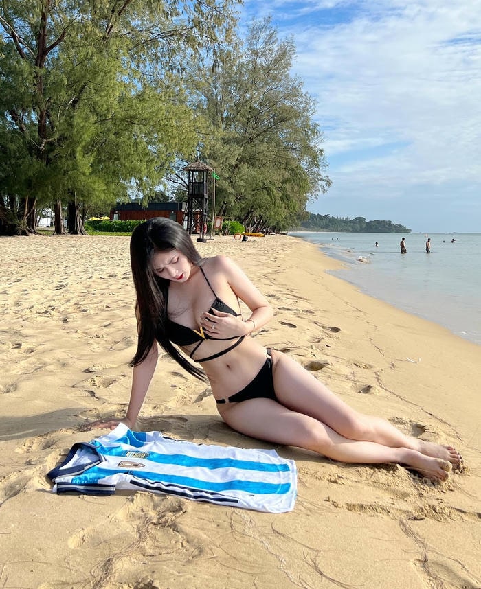 đường cong cơ thể đẹp Quỳnh Alee bikini sexy
