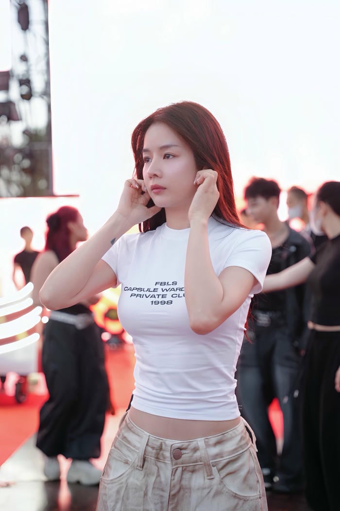 đường cong cơ thể đẹp dj mie sexy