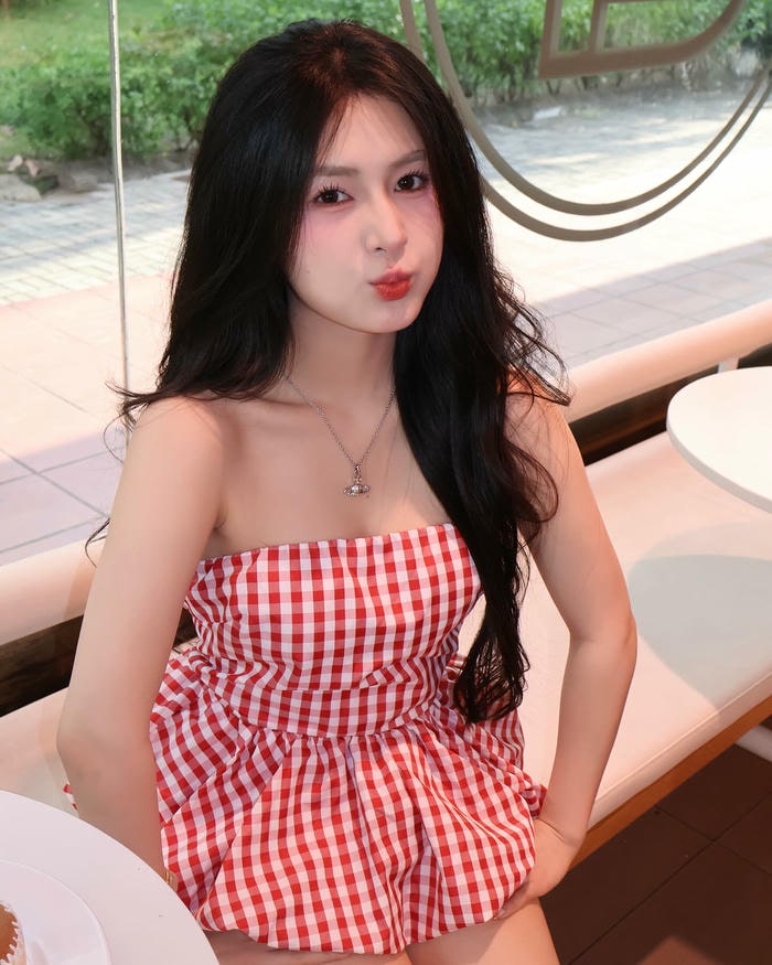 góc hình táo bạo ảnh Quỳnh Alee bikini