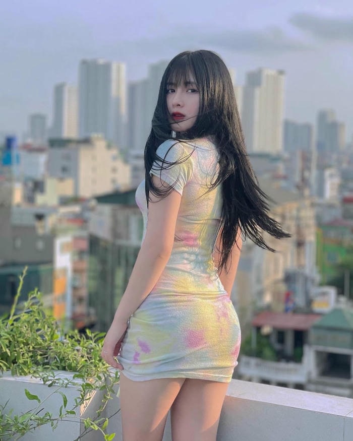 hình Quỳnh Alee bikini sexy cát trắng